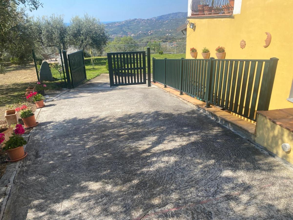 Casa Vista Mare - Superb Garden And Parking Included Vakantiehuis Imperia
