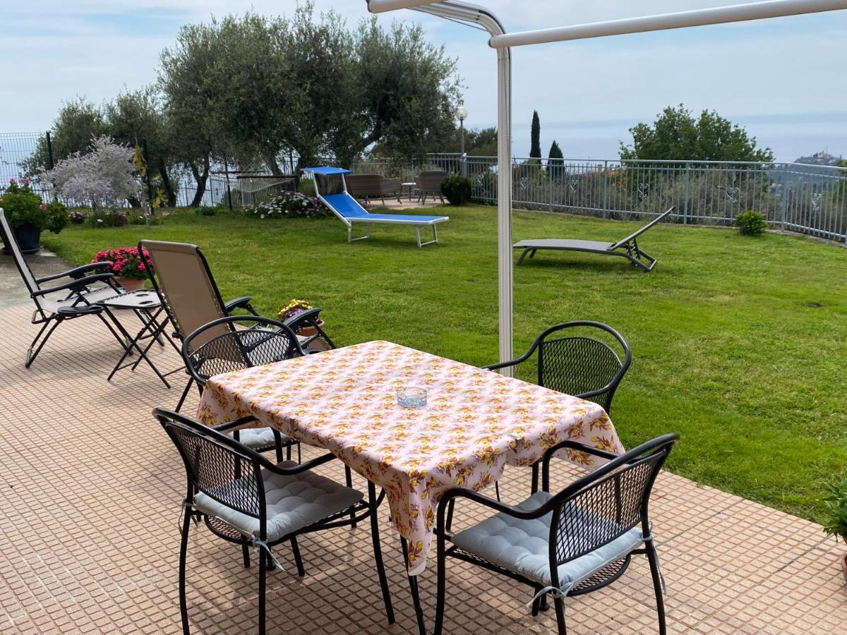 Casa Vista Mare - Superb Garden And Parking Included Vakantiehuis Imperia